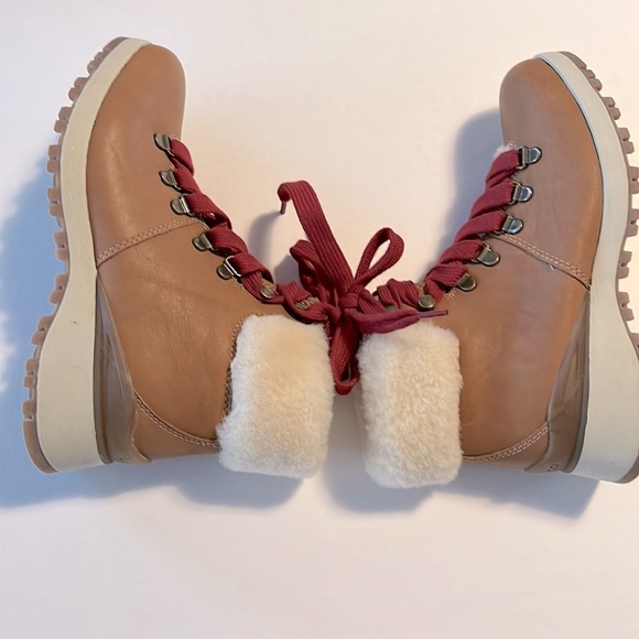 NEW Bionica Diablo Women’s Tan Shearling ankle all weather waterproof lace boots - Picture 8 of 12